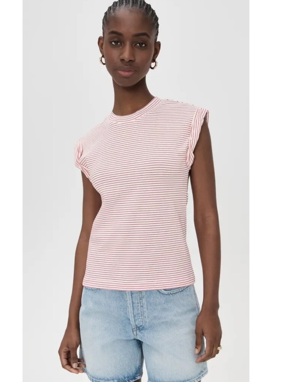 PISTOLA  -  Olivia Tee